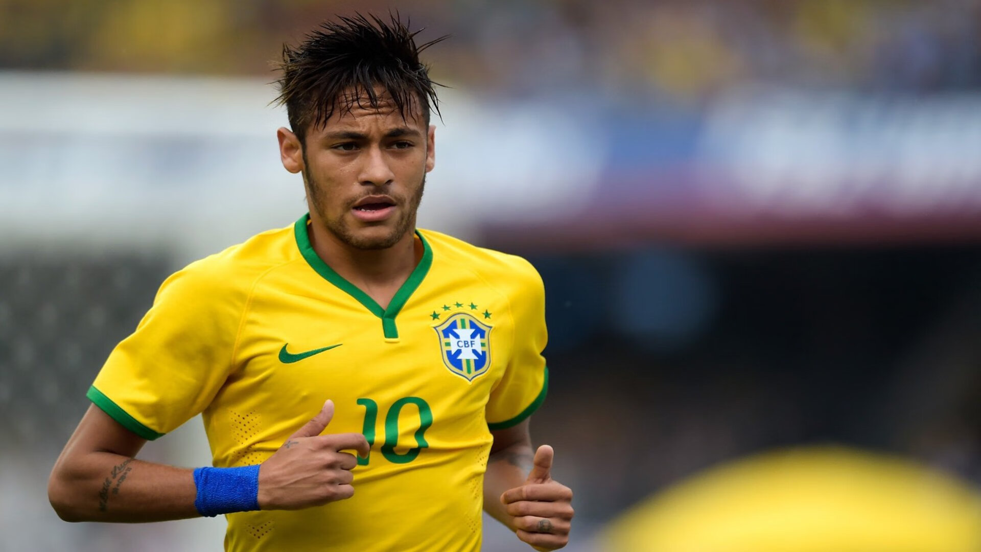 “美洲狮队在橄榄球冠军赛中的精彩表现吸引全球目光”